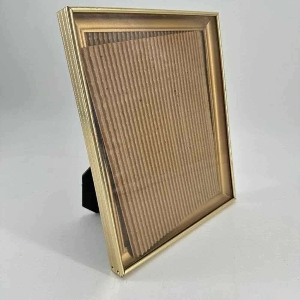 Vintage Gold Tone Metal Picture Frame Etched Border Tabletop Wall Mount 8x10